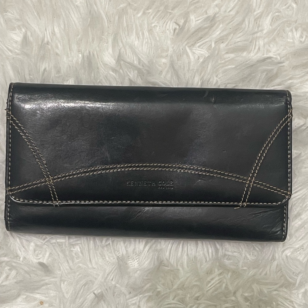 Reaction Kenneth Cole woman’s black leather trifold wallet card holder